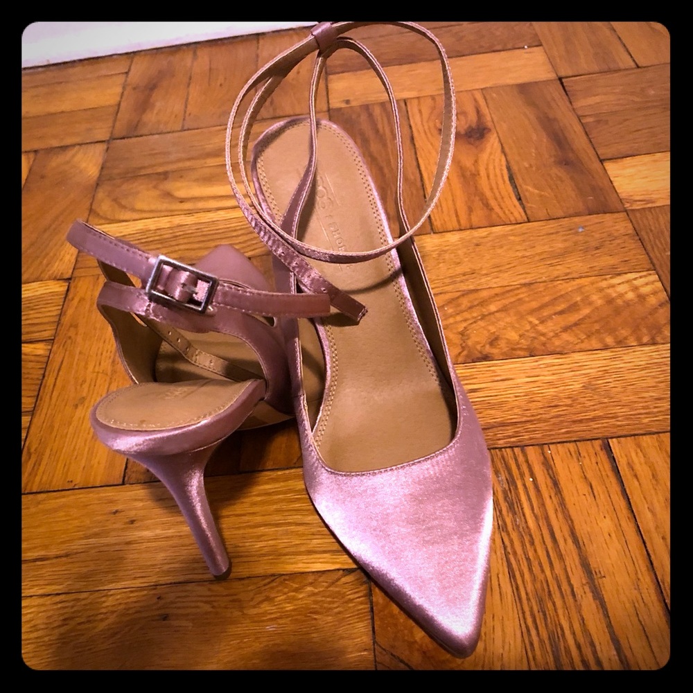 Pastel violet/pink shoes size 6 feels like size 8